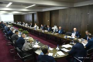 Nove mjere: Bez javnog prevoza, zatvaraju se i frizerski i...