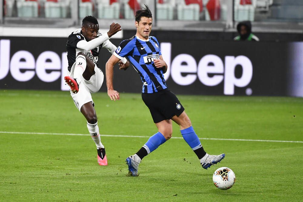 Blez Matuidi i Antonio Kandreva iz Intera, Foto: Marco Alpozzi