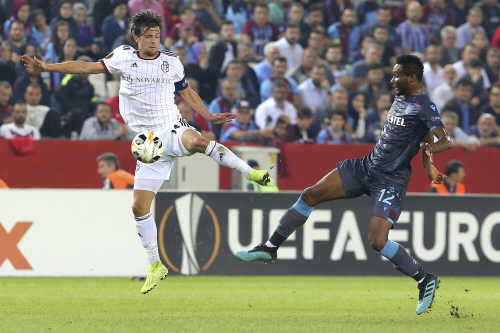 Obi Mikel na meču sa Bazelom, Foto: AP2013