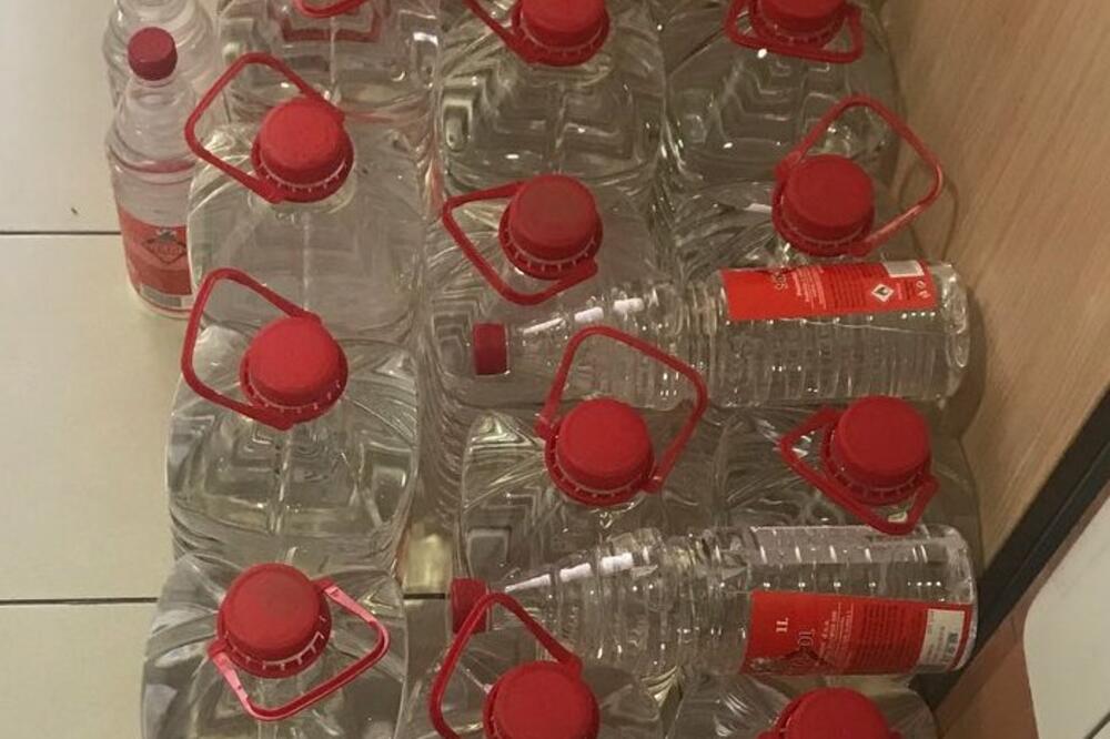 Oduzeti medicinski alkohol, Foto: Uprava policije