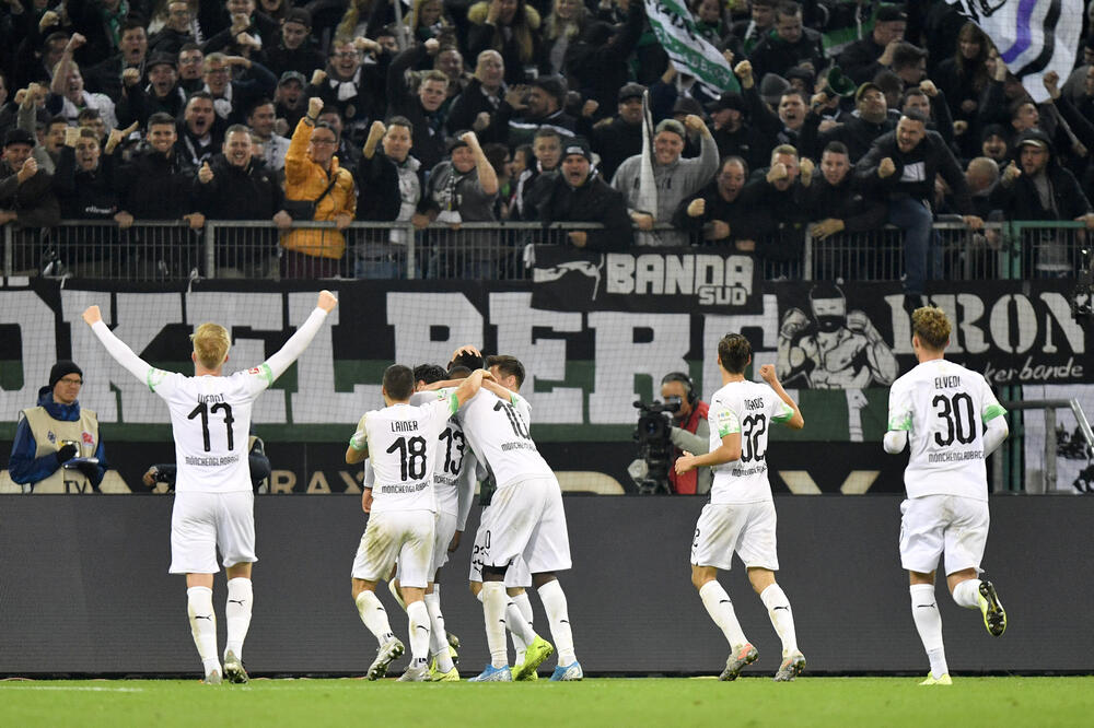 Fudbaleri i navijači Borusije, Foto: AP