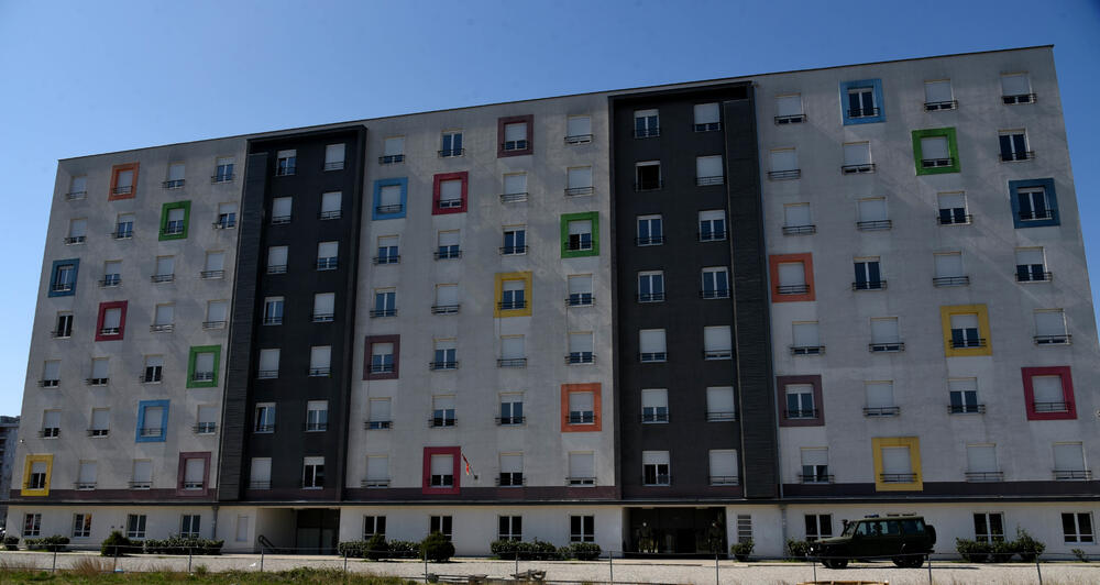 Pripadnici Vojske Crne Gore ispred karantina