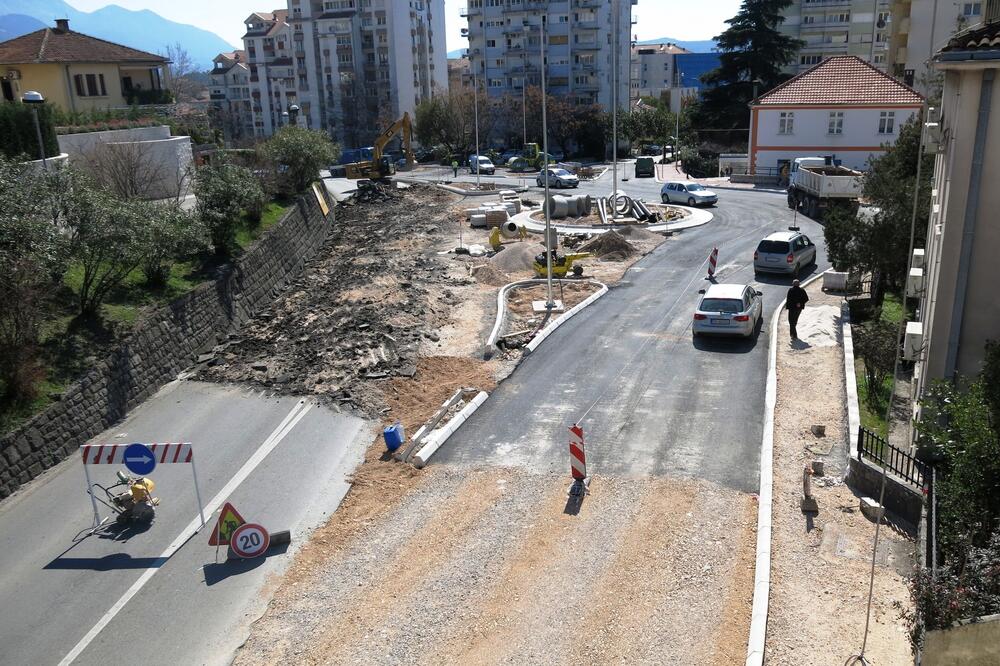Juče na gradilištu kružnog toka kod stare Opštine, Foto: Siniša Luković