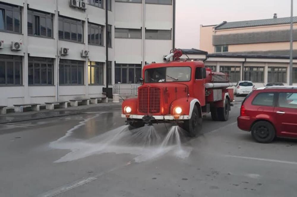 Sinoć počeli sa dezinfekcijom ulica, Foto: Opština Berane