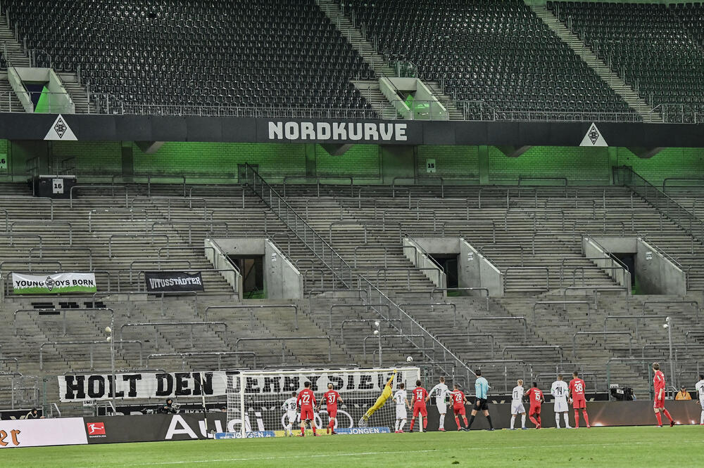 Sa meča Menhengladbah - Keln na praznom stadionu, Foto: AP