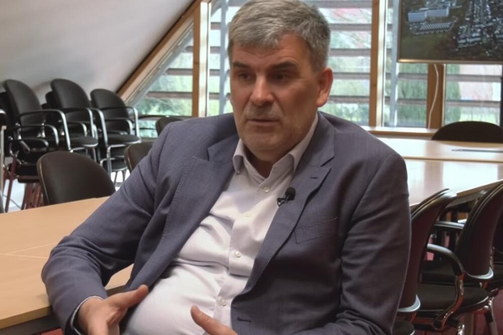 Hajriz Hačko Brčvak, Foto: Screenshot, Screenshot, Screenshot, Screenshot, Screenshot