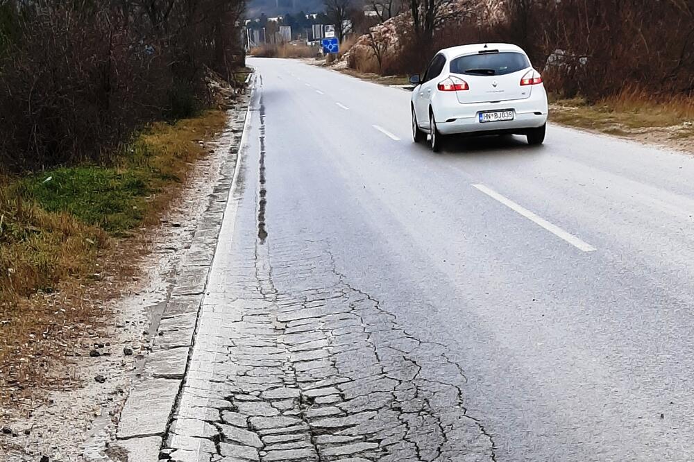 Oštećenja na 2018. saniranom putu za Krtole, Foto: Siniša Luković