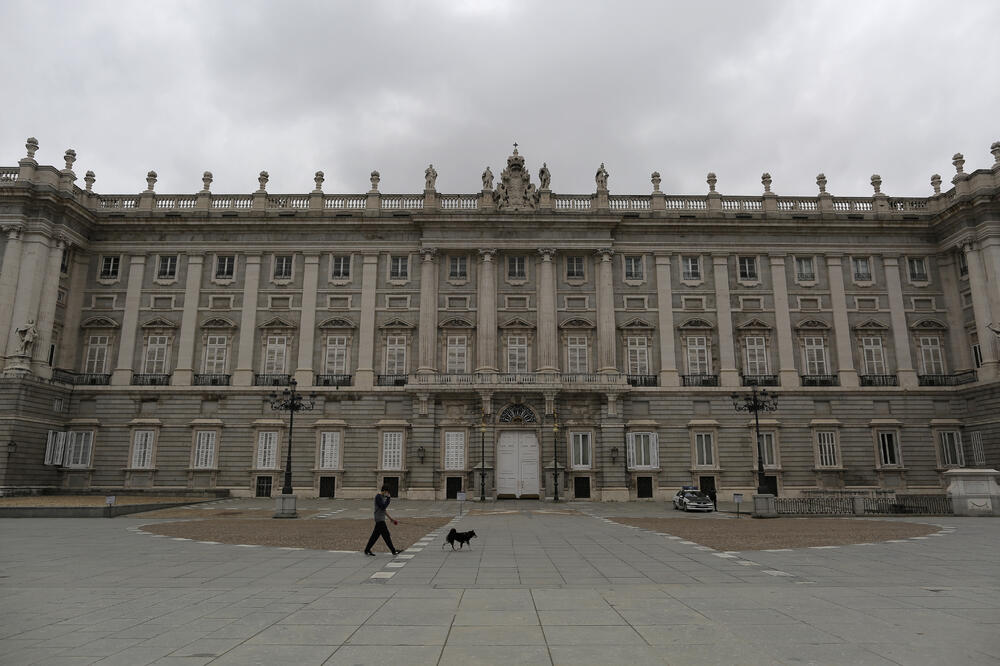Madrid je najteže pogođen region: Detalj ispred kraljevske palate, Foto: AP