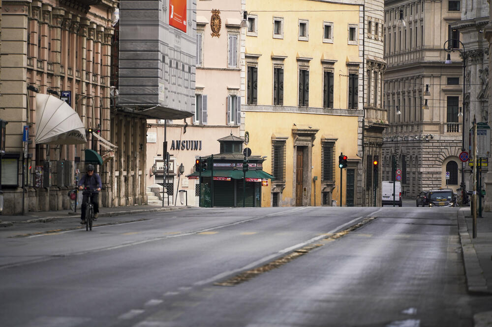 Ulice Rima gotovo puste, Foto: AP