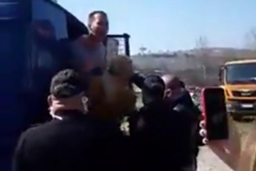 Sa privođenja, Foto: Screenshot