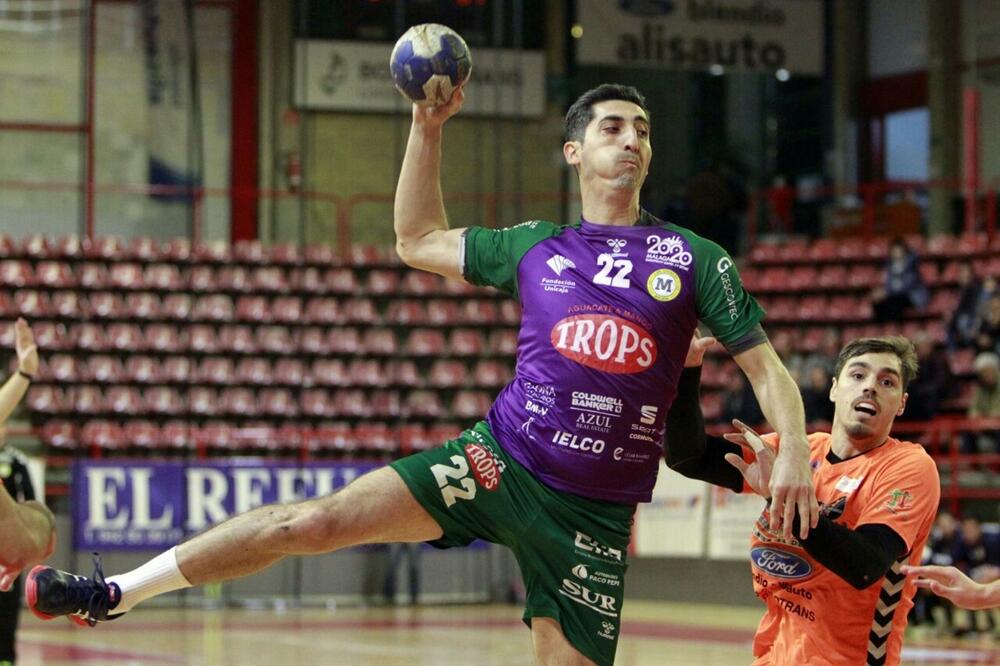 Nisam imao strah za sebe kada su se saigrači zarazili, ali mi nije bilo svejedno zbog djece i supruge: Novica Rudović u dresu Malage, Foto: Privatna arhiva