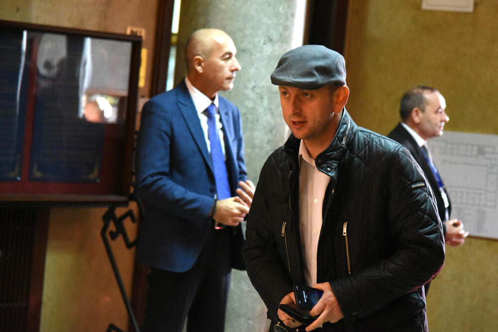 U DF-u tvrde da je Skupština uzela oko 5.000 eura od Kneževićeve plate, Foto: Bors Pejović