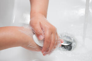 Pranje ruku: Topla ili hladna voda? I još nešto...