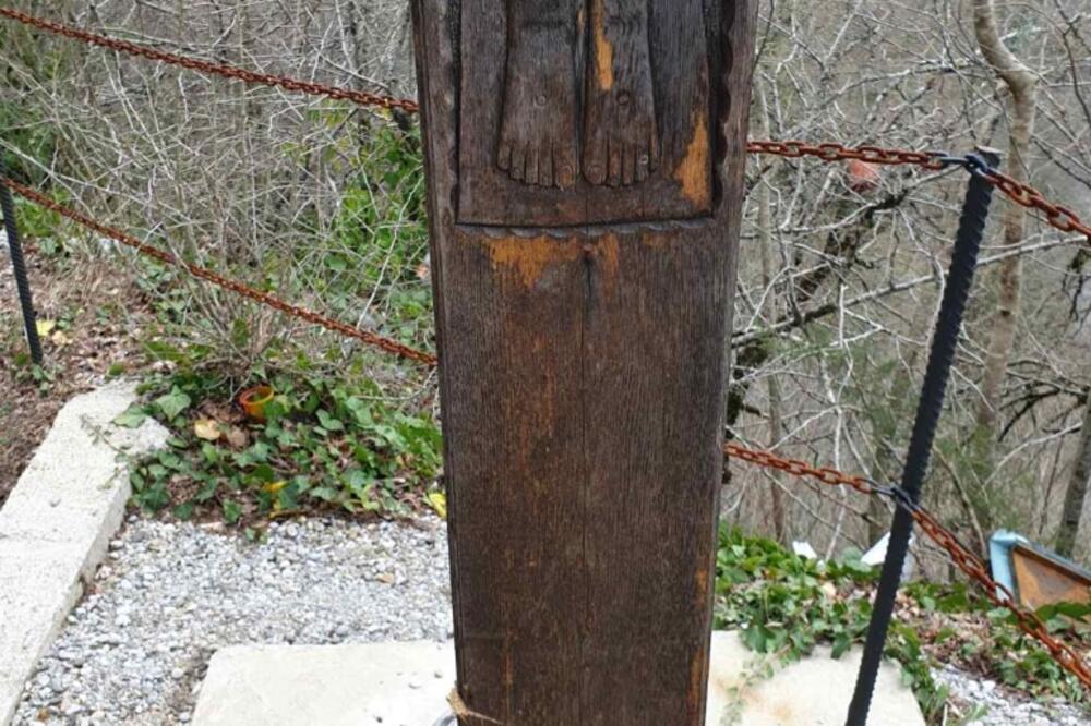 Polomljeni krst, Foto: Čitalac Vijesti