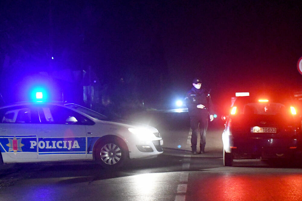 Patrole policije poslije mosta na Cijevni, Foto: Savo Prelević