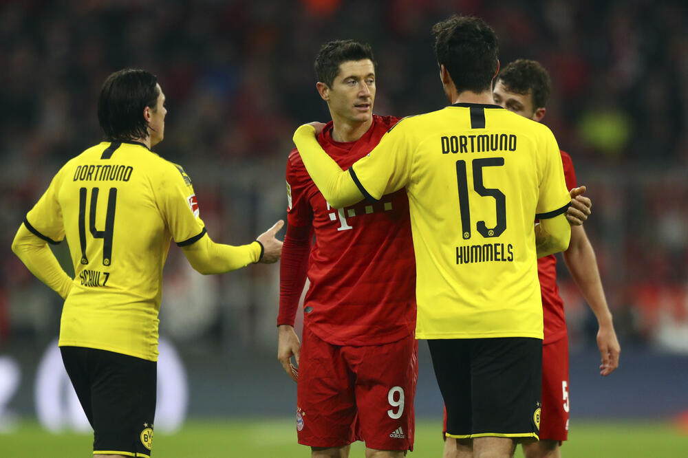 Levandovski (Bajern) i Humels (Dortmund), Foto: AP