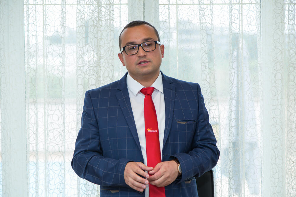 Ćeman, Foto: Demokrate