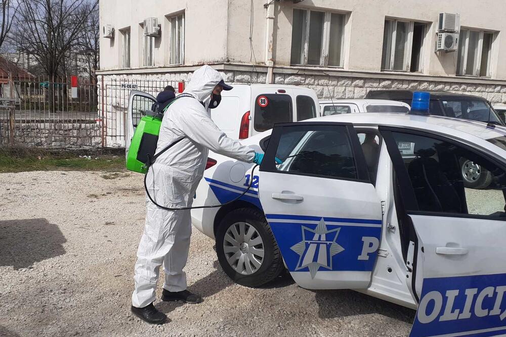 Privatnik besplatno dezinfikuje u Nikšiću, Foto: Privatna arhiva