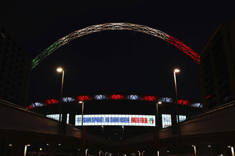 Stadion Vembli u bojama italijanse zastave, Foto: AP