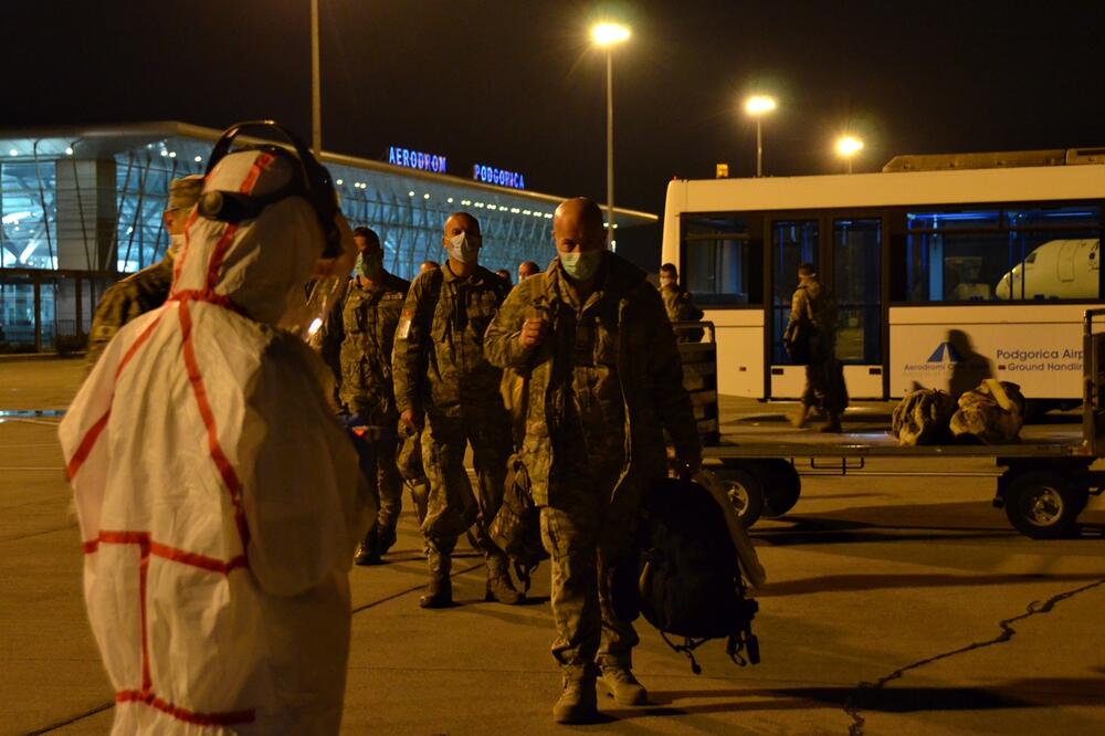 Pripadnici XI kontingenta Vojske Crne Gore na aerodromu u Podgorici, Foto: Mod.gov.me