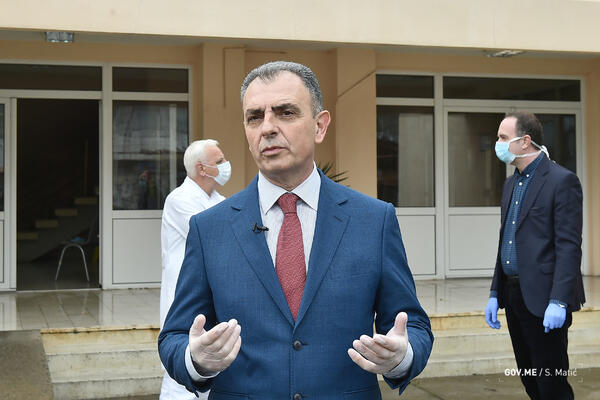 Hrapović obišao Tuzi: Građani da istraju i da poštuju preporuke