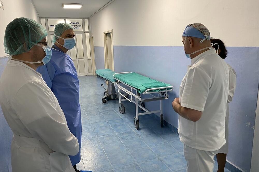 Hrapović u obilasku barske bolnice, Foto: Ministarstvo Zdravlja