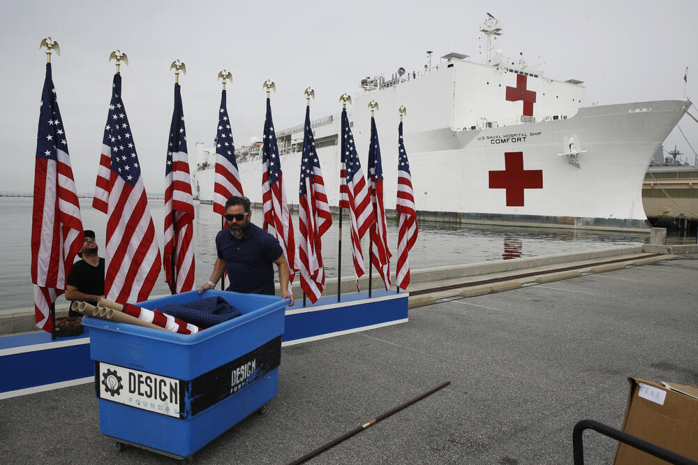 Istovaranje medicinske opreme za Njujork, Foto: BETA/AP