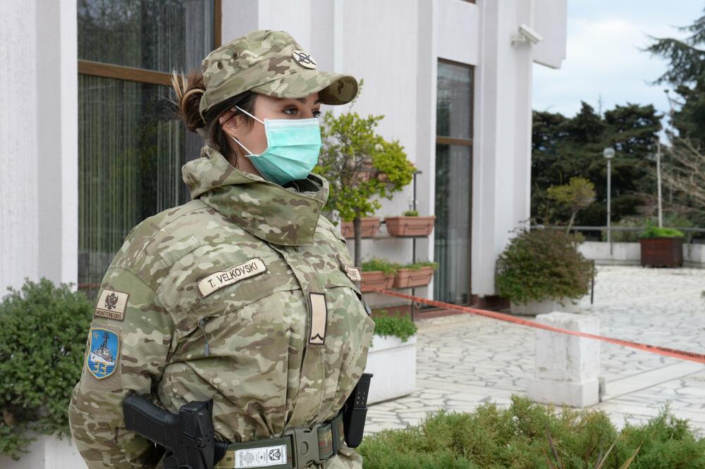 Pripadnica Vojske Crne Gore, Foto: Twitter/Defence MNE