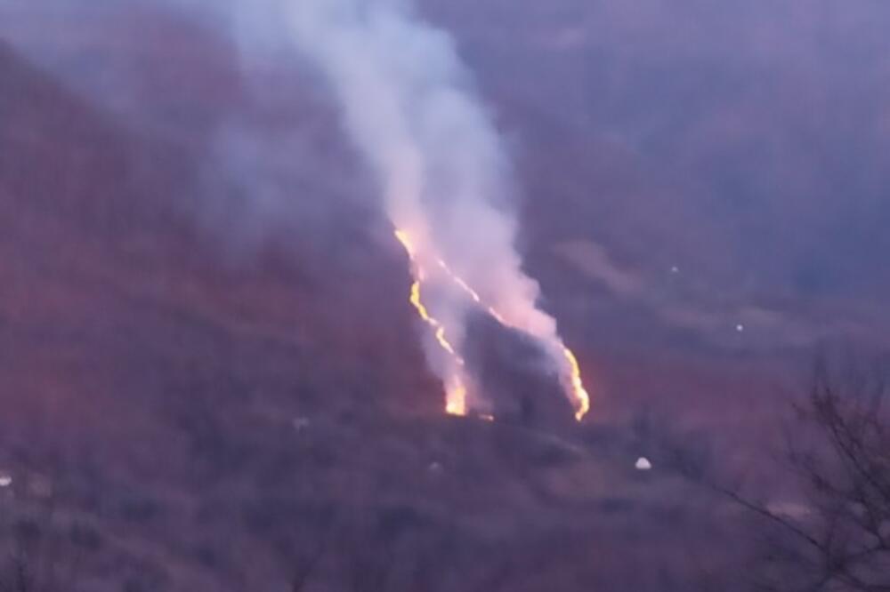 Požar u mjestu Vrujca, Foto: Služba zaštite Kolašin