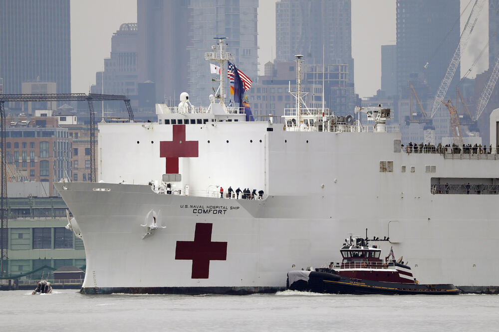 Brod-bolnica u njujorškoj luci, Foto: AP/Seth Wenig