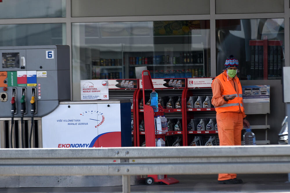 Nastavak pada cijena goriva, Foto: Boris Pejović