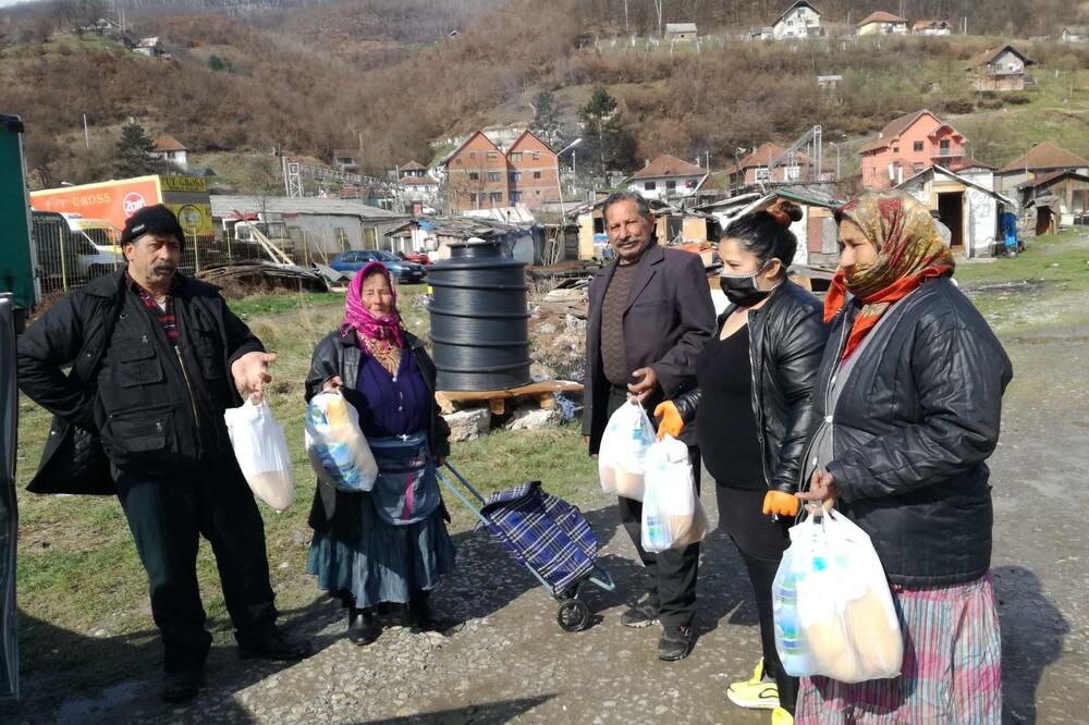 Donose hranu sunarodnicima, Foto: Jadranka Ćetković