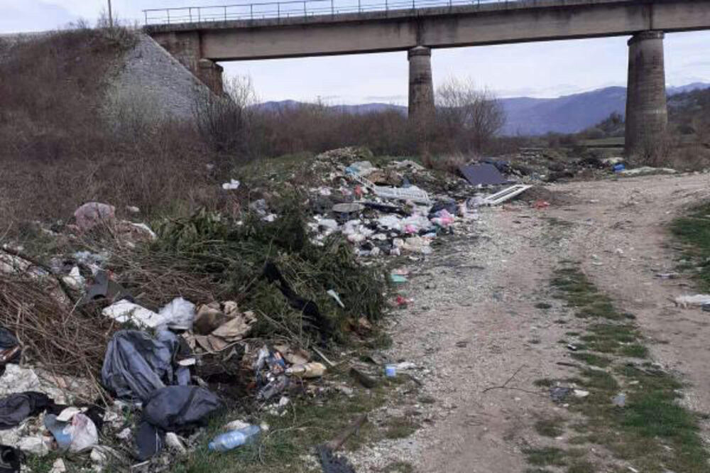 Deponija ispod željezničkog mosta, Foto: Privatna Arhiva