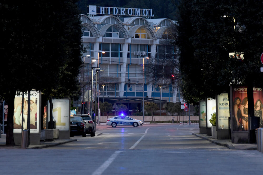 Policija u centru Podgorice, Foto: Savo Prelević