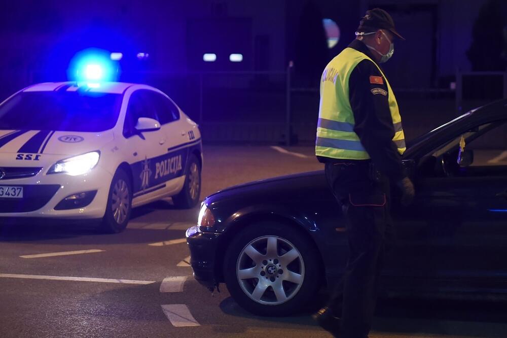 Kontrola jednog od vozila, Foto: Uprava policije