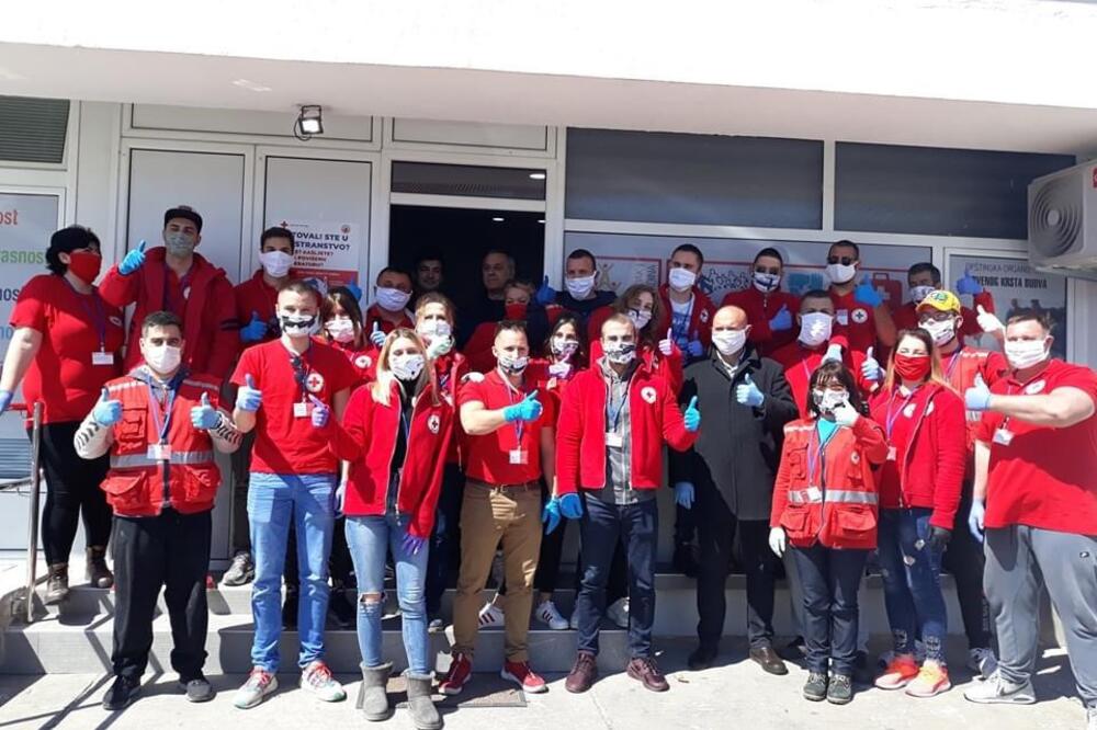 Carević sa volonterima, Foto: Opština Budva