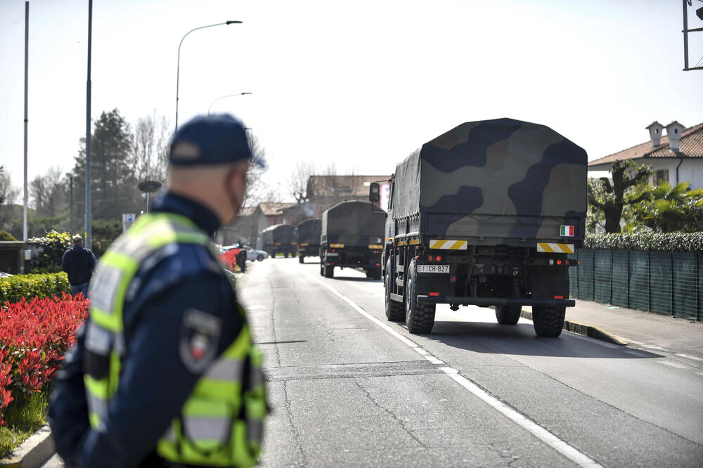 Italija: Kamioni prevoze preminule pacijente, Foto: AP