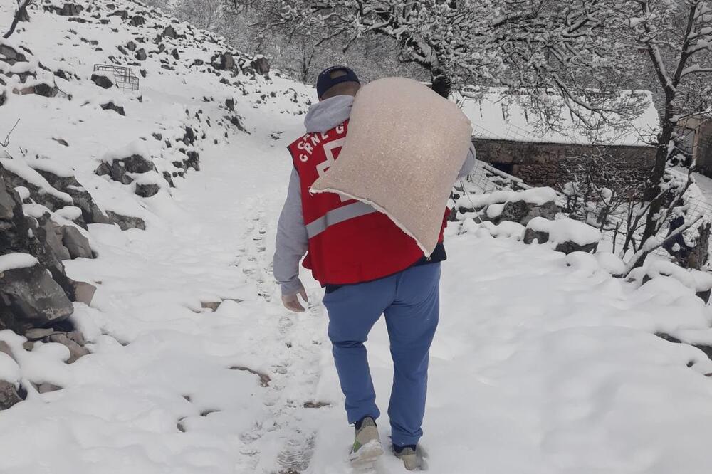Volonteri CK dostavljaju pomoć i po snijegu, Foto: CKCG