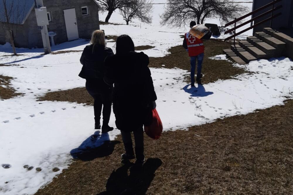 Pomoć nose i na kućnu adresu, Foto: Privatna arhiva