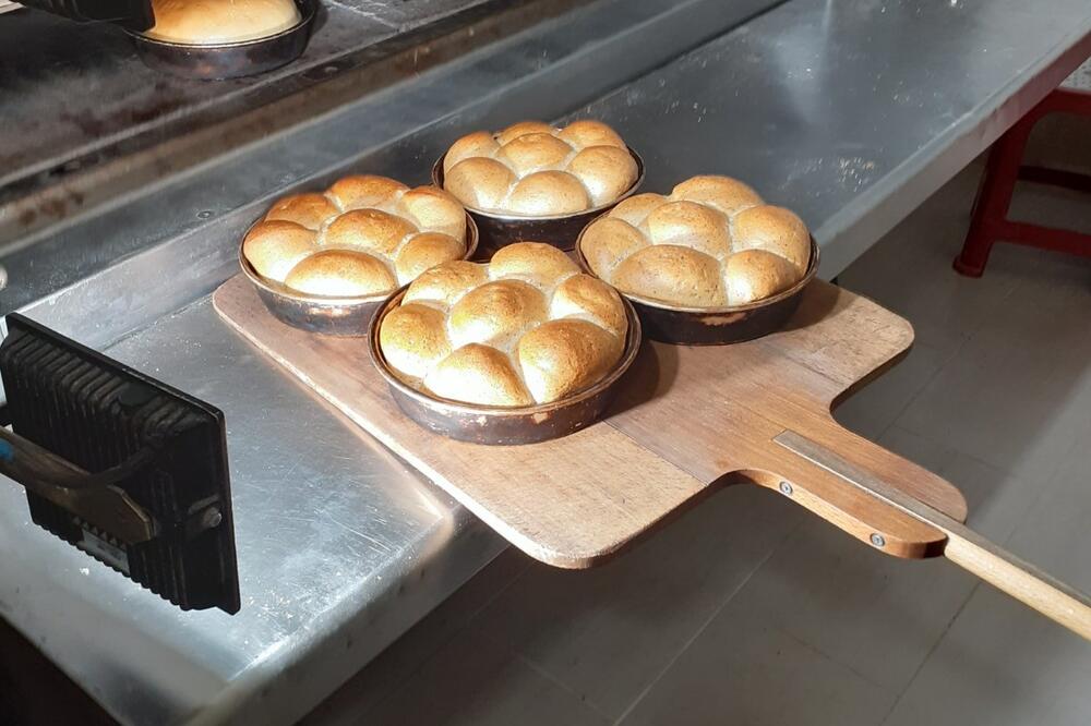 Prodaja pala jer ljudi slabije izlaze iz kuća: Pekara u Jugovićima, Foto: Svetlana Mandić