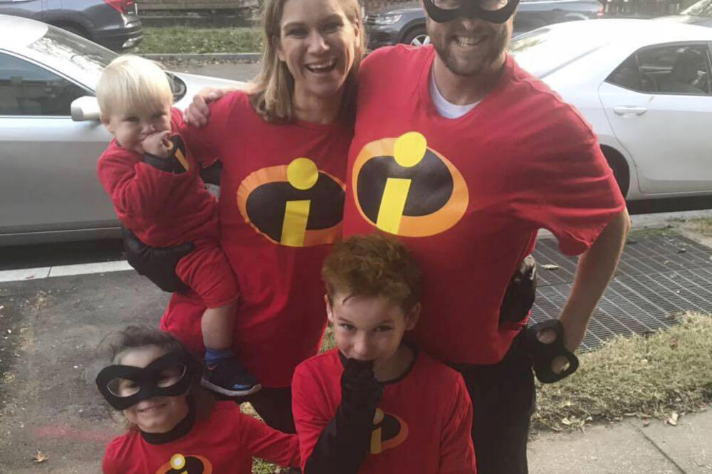 Mejv Kenedi Mekkin sa suprugom i djecom, Foto: Facebook