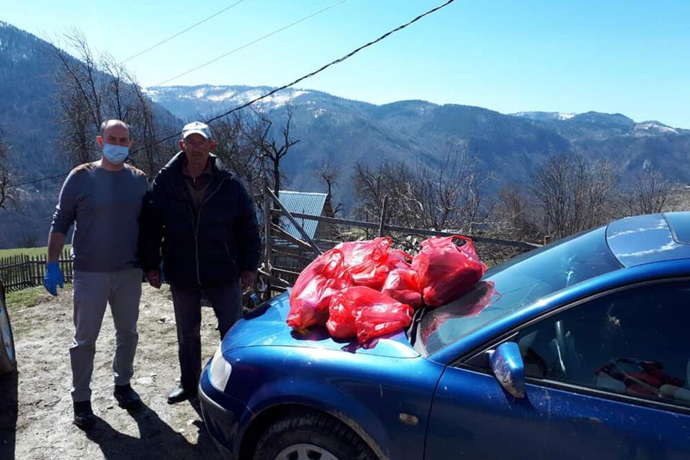 Volonteri pomažu ugroženim građanima, Foto: Opština Berane