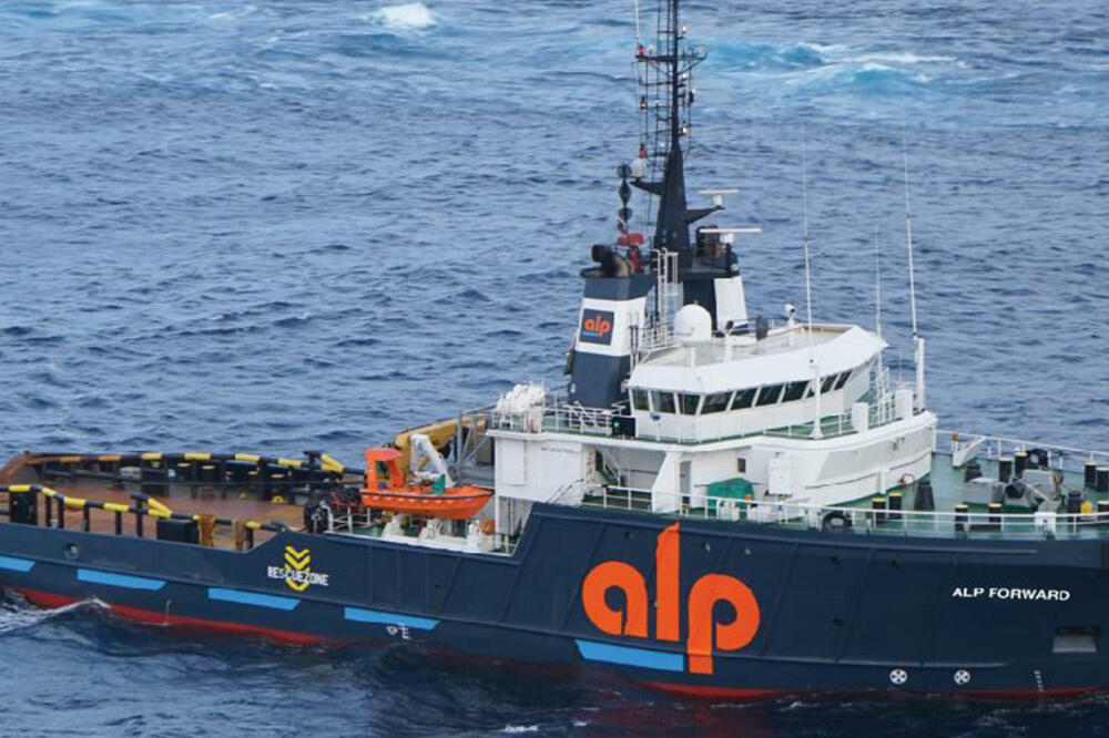 Remorker koji tegli brod kapetana Peranovića, Foto: Alpmaritime.cim