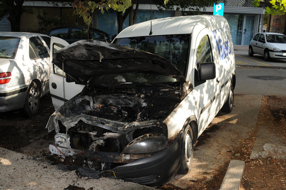Zapaljeno vozilo Vijesti, Foto: Savo Prelević