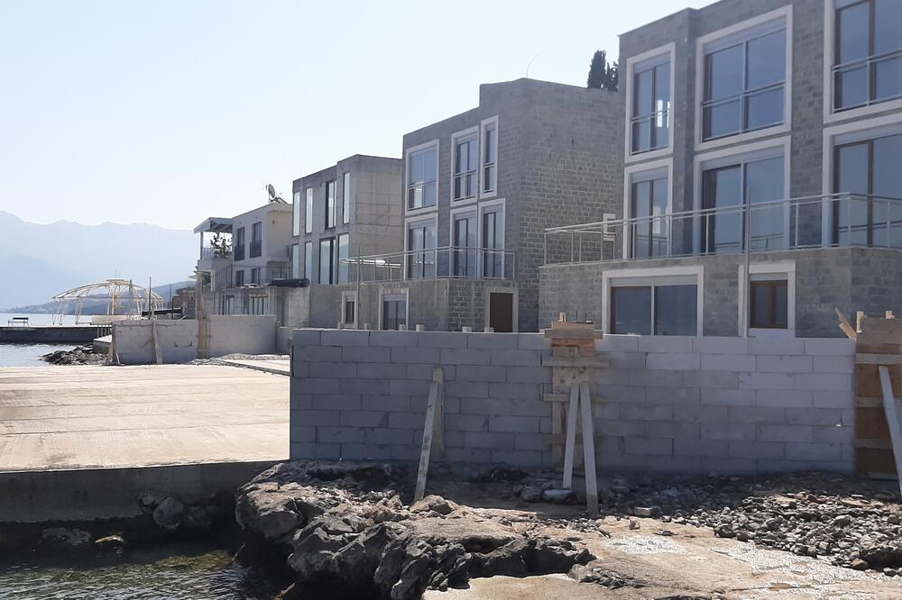 Betonskim zidovima pregradili šetališt, Foto: Siniša Luković