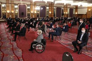 Poslanici će o vladinom paketu nakon Vaskrsa