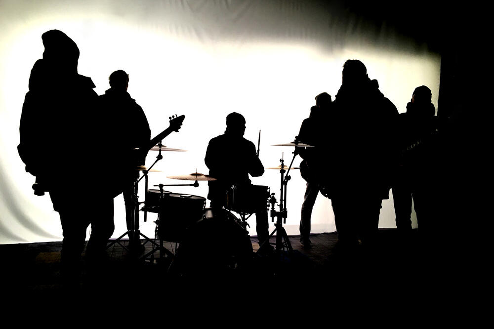 Revolt, Foto: Revolt