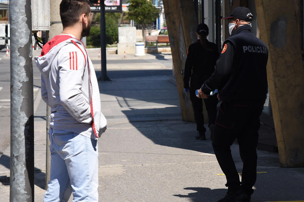 Policija sprovodi nove mjere zabrane kretanja po dvoje ljudi, Foto: Luka Zeković