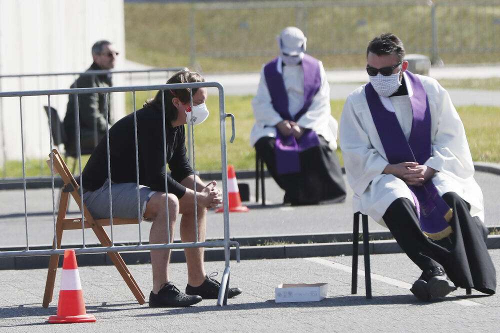 Ispovijedanje na otvorenom: Varšava, Foto: AP