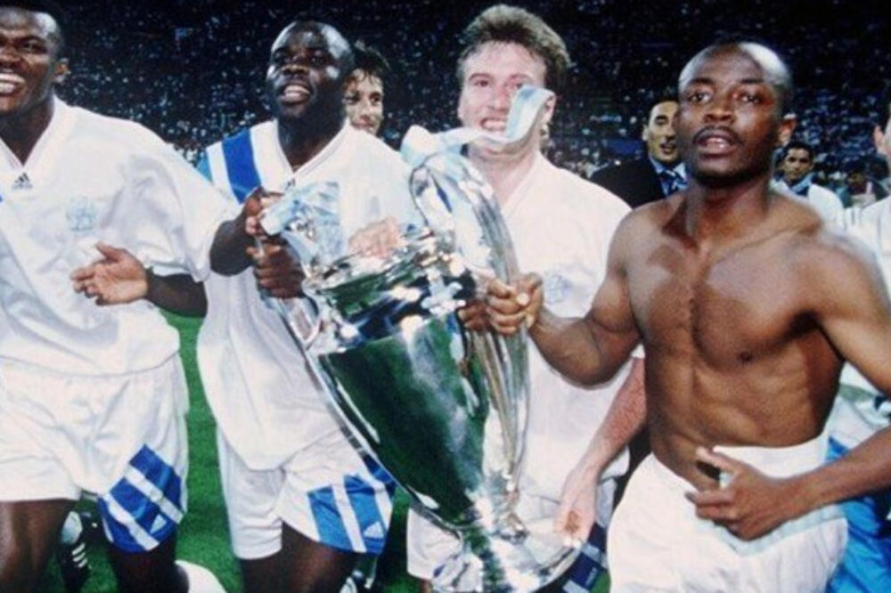 Igrači Marseja sa peharom nakon finala Lige šampiona, Foto: Twitter.com